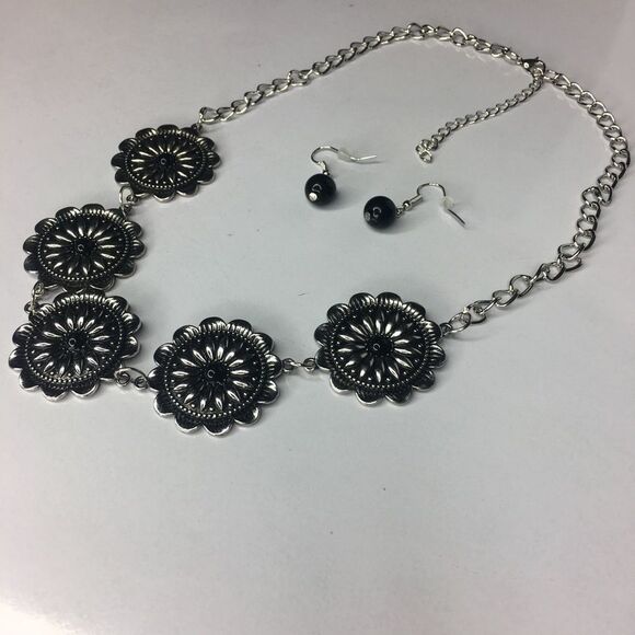 Floral Necklace & Earrings - Picture 1 of 6